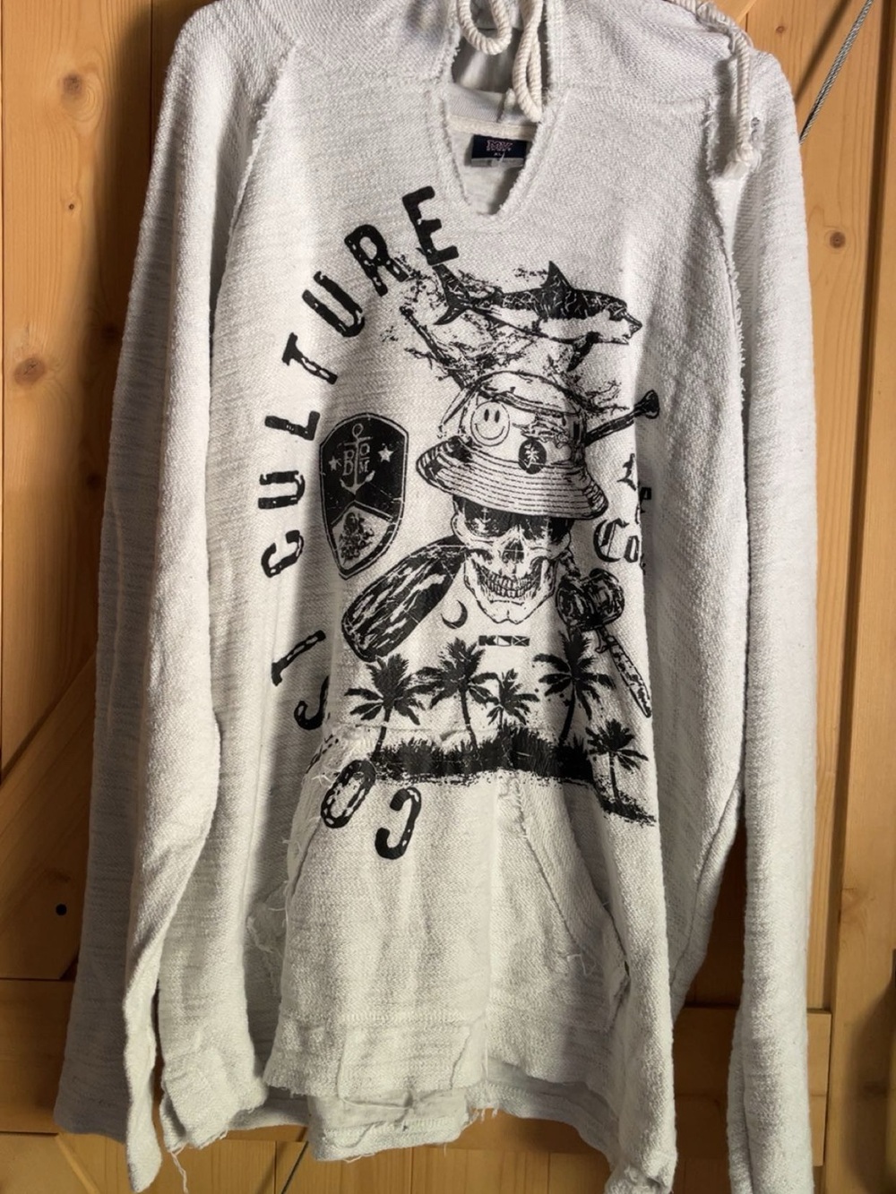 Coast Culture Graphic Hooded Sweater with Skull & Beach print XL